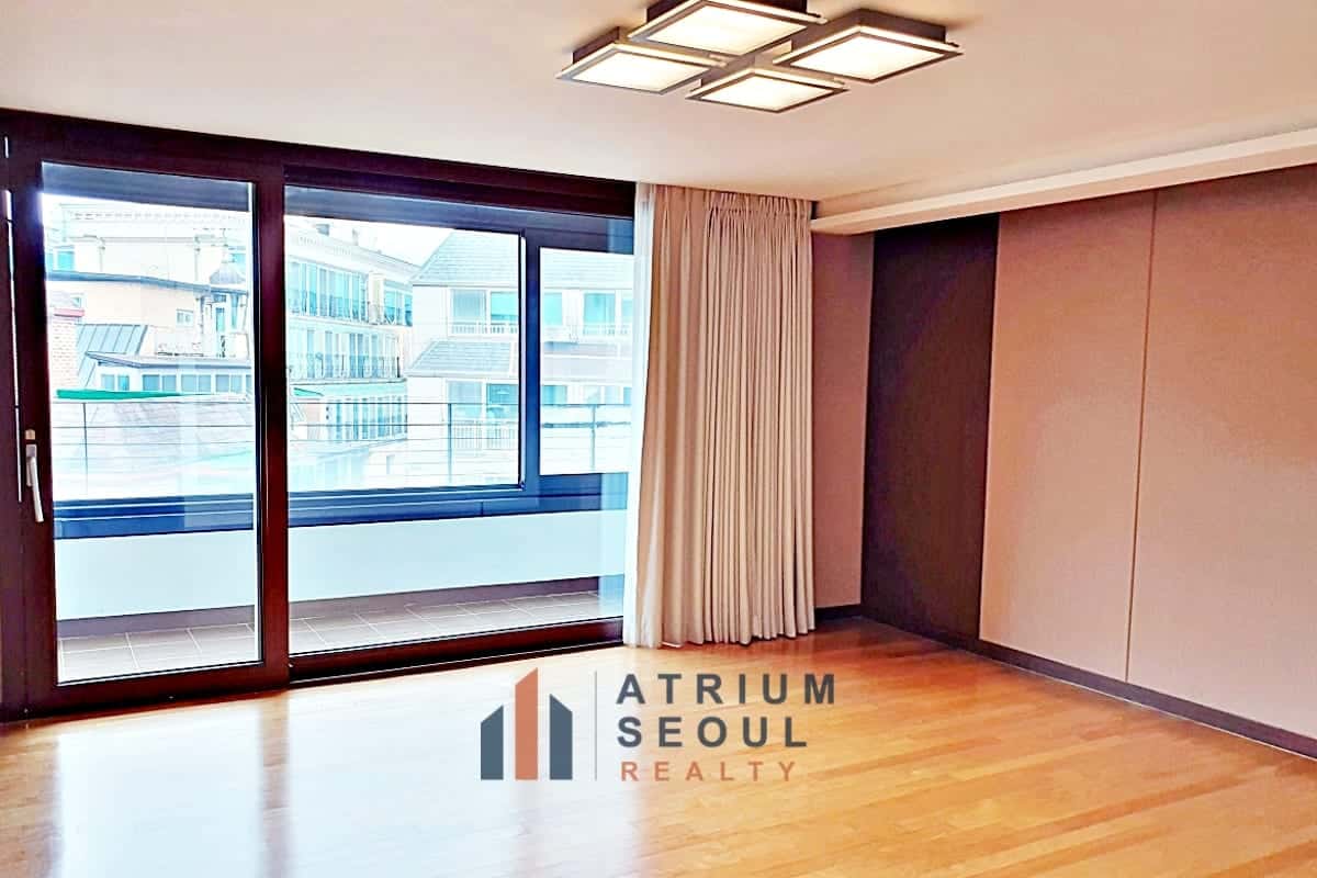 5-Bedroom House for Rent in French Village Seoul