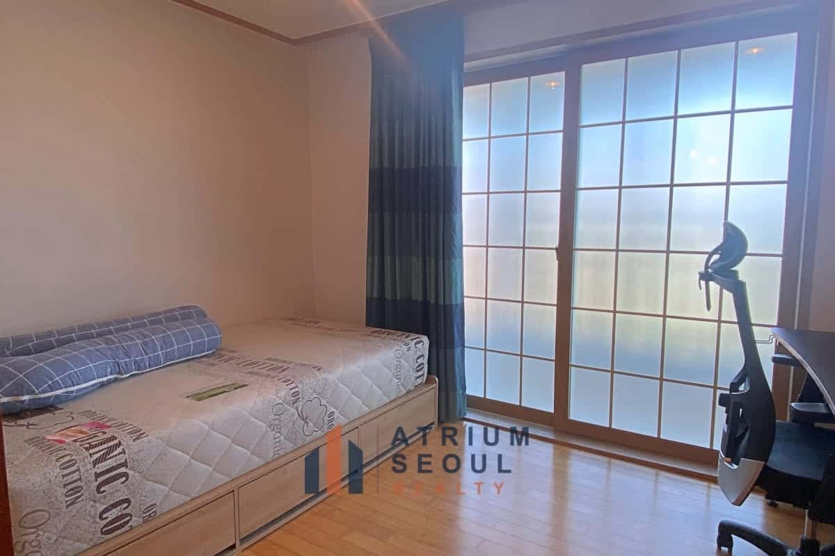 Apartment For Rent in Hannam