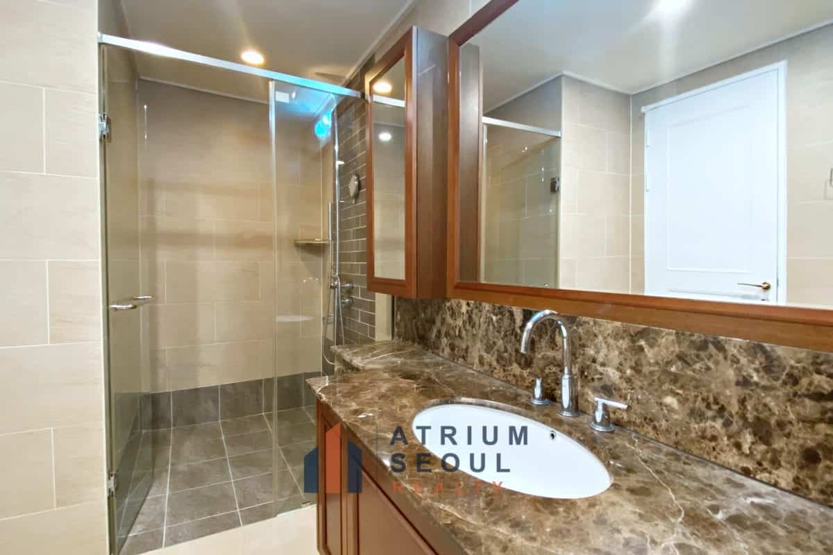 Bath room- Monthly Rent Yongsan City Park Apartment