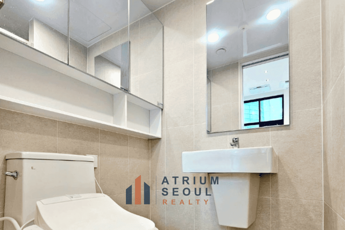 Bath room Duplex Apartment for Rent in Gangnam