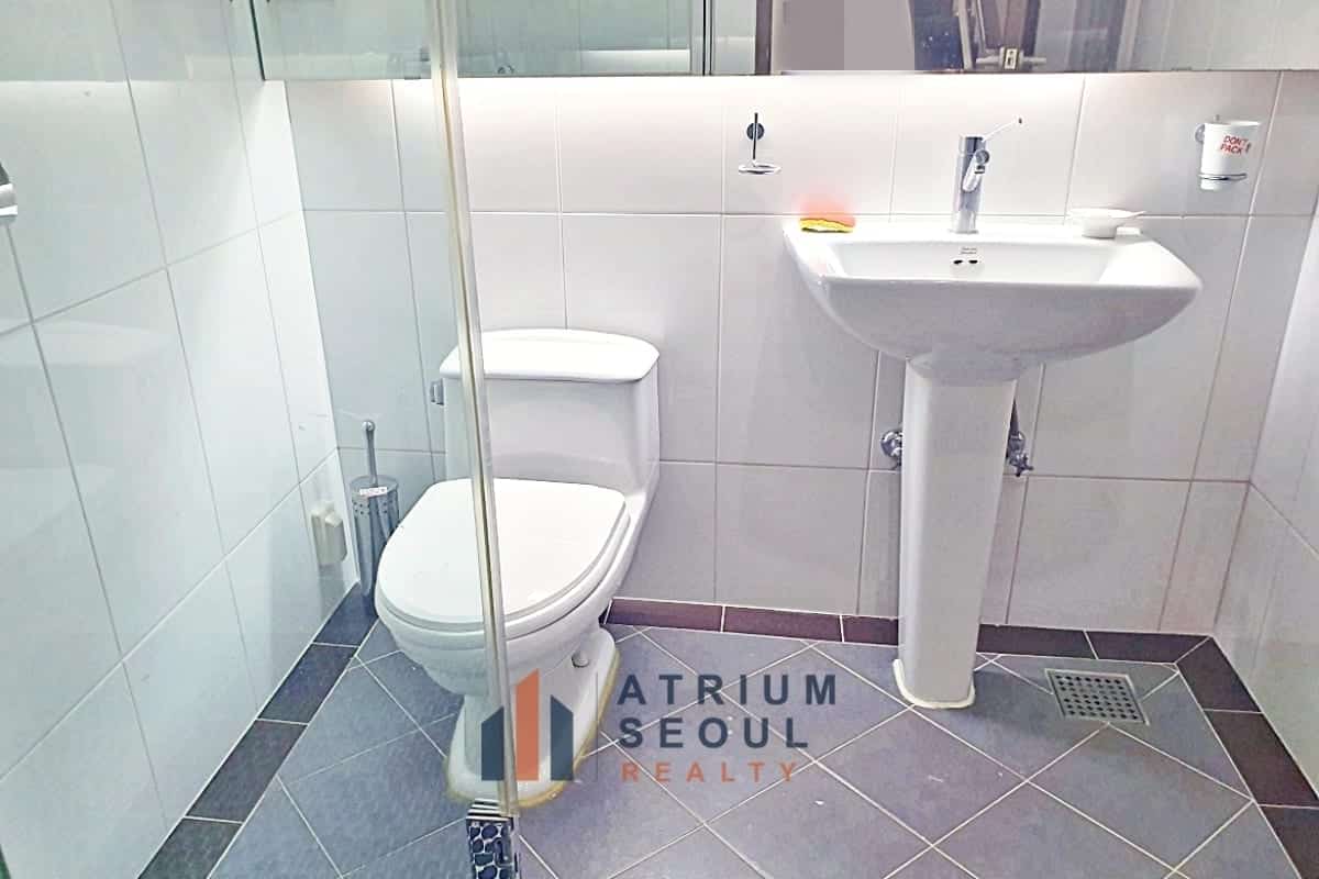 Bath room Luxury 5-Bedroom House for Rent in French Village Seoul