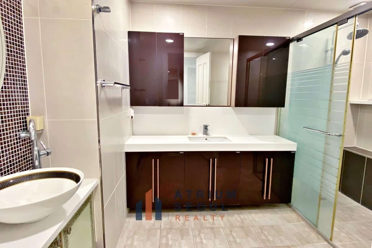 Bath room - Monthly Rent - Villa with garden