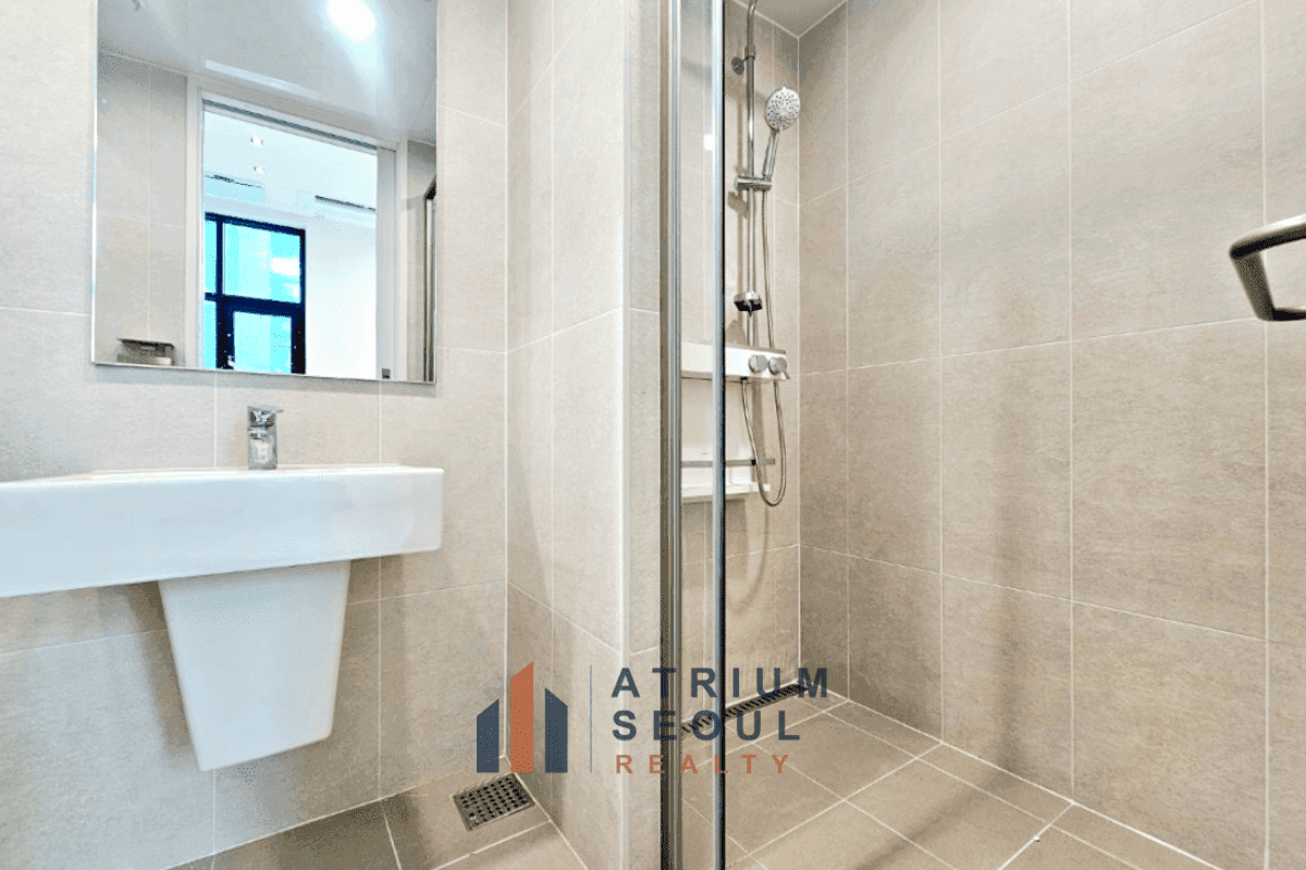 Bath room with Shower Duplex Apartment for Rent in Gangnam