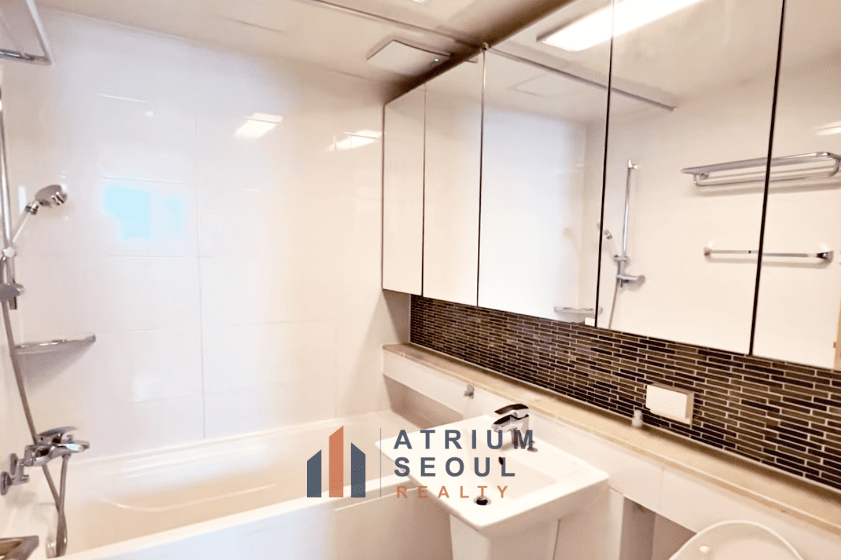Bathroom in Master room 2BR Apartment for Rent at Cheongdam Xi in Gangnam, Seoul - Atrium Seoul Realty