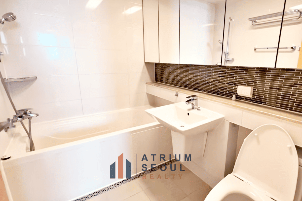 Bathroom in Master room - 2BR Apartment for Rent at Cheongdam Xi in Gangnam, Seoul - Atrium Seoul Realty