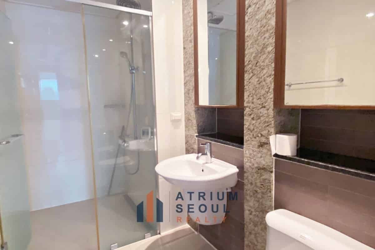 Bathroom_Yongsan City Park Apartment For Rent