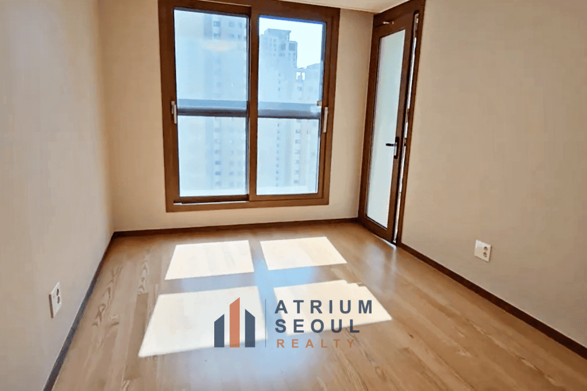 Bedroom Spacious 4 Bedroom Apartment for Rent in Helio City Jamsil, Songpa, Seoul - Atrium Seoul Realty