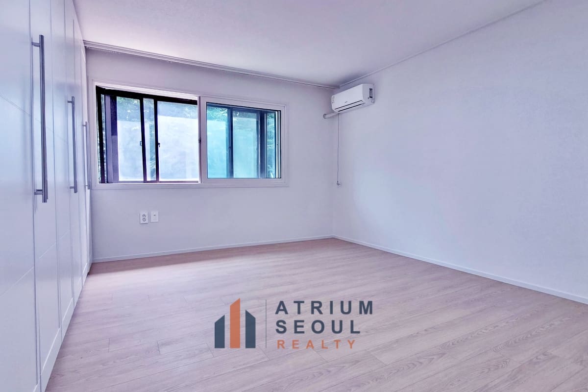 Bedroom in 4BR Villa For Rent in Seorae Village, Banpo