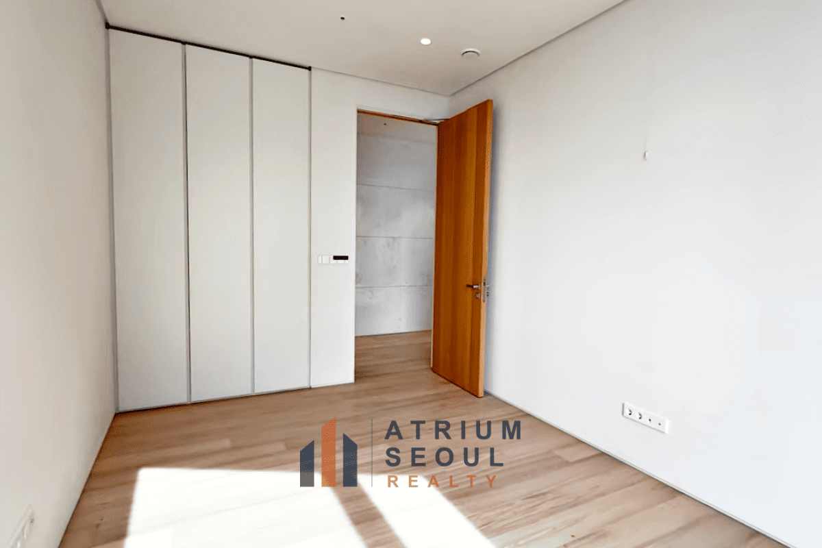Bedroom in Acro Seoul Forest 3BR Apartment for Rent Seoul Forest & Han River view , Seoungsu, Seoul - Atrium Seoul Realty