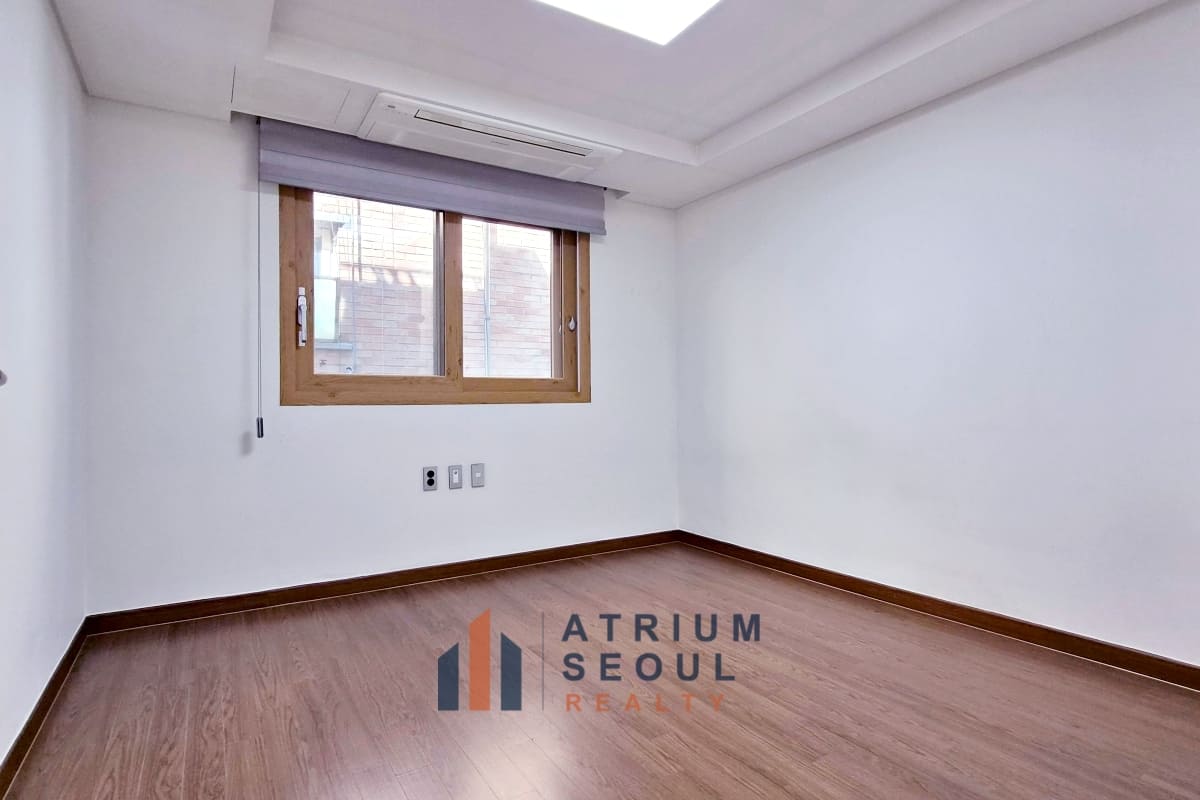 Bedroom in Spacious 4BR Villa for Rent in Seorae Village - Near LFS - Atrium Seoul Realty