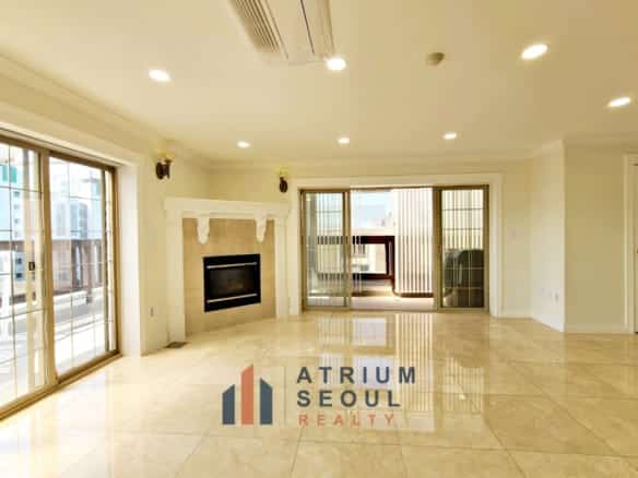 Bright Living room Luxury 4BR Duplex Villa For Rent in Yongsan, Seoul - Atrium Seoul Realty (10)