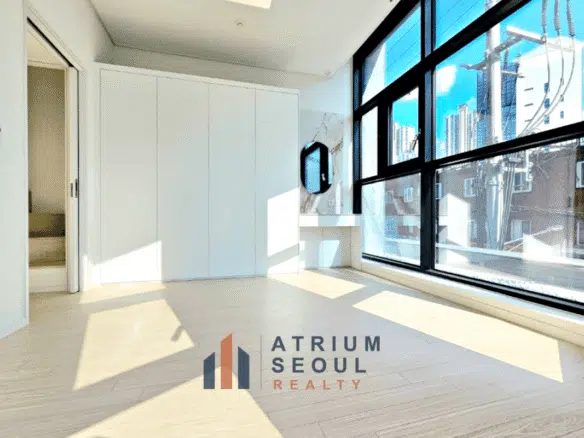 Bright Living room in Duplex Apartment for Rent in Gangnam