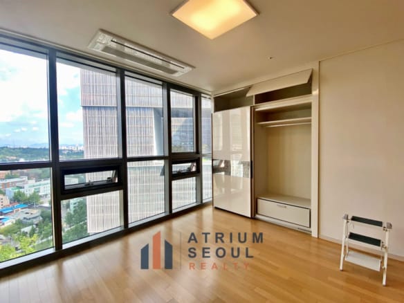 Closet- Apartment - Officetel for Rent in Yongsam_Raemian Yongsan The Central