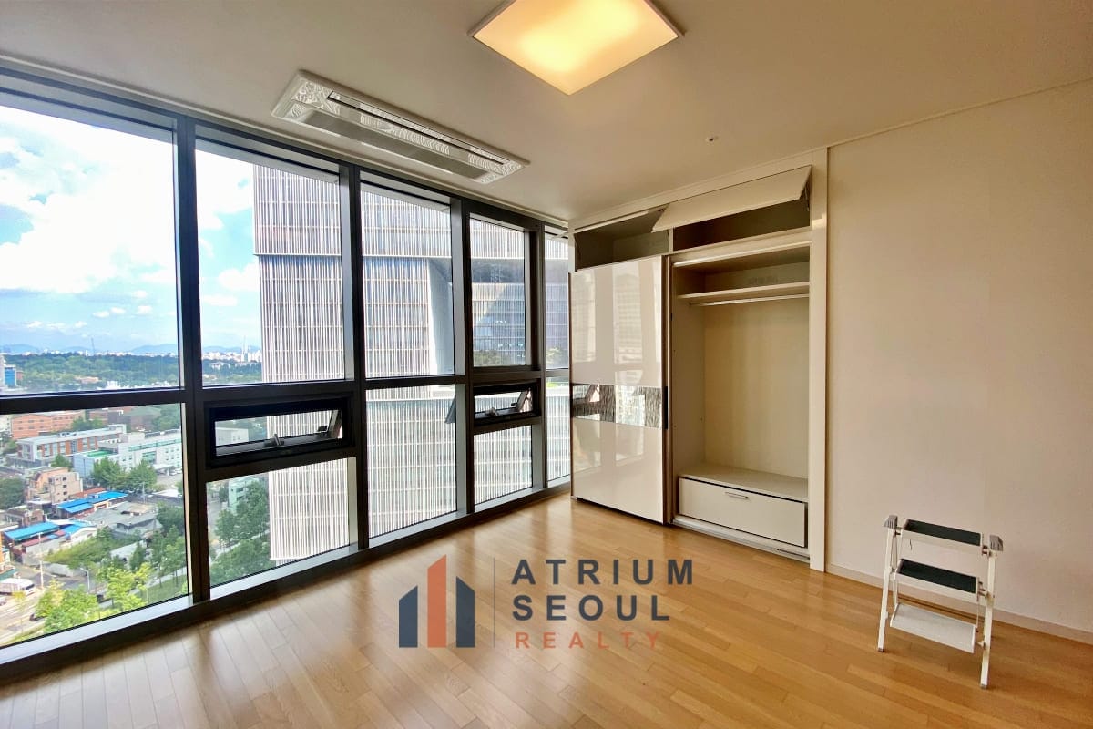 Closet- Apartment - Officetel for Rent in Yongsam_Raemian Yongsan The Central