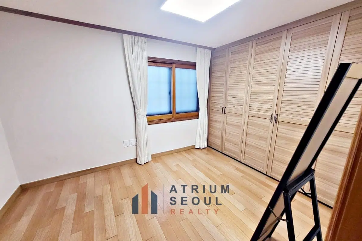 Cozy room in Fully Furnished Apartment for Monthly Rent in Itaewon, Seoul