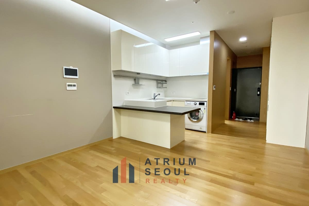 Dining area - Apartment in Yongsan For Rent