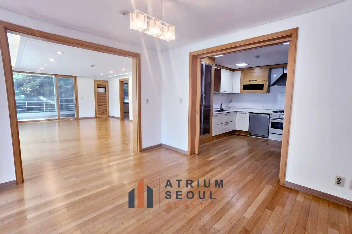 Dining area Luxury 4BR Villa For Rent near Hannam the hill in Seoul