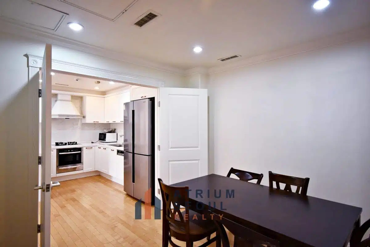 Dining area Spacious 3BR Villa for Rent in Hannam-dong Yongsan in Seoul with Private Terrace