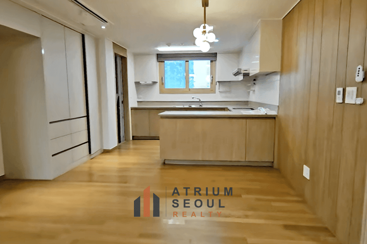 Dining area in 3 Bedroom Apartment for Rent in Helio City, Jamsil, Songpa - Atrium Seoul Realty