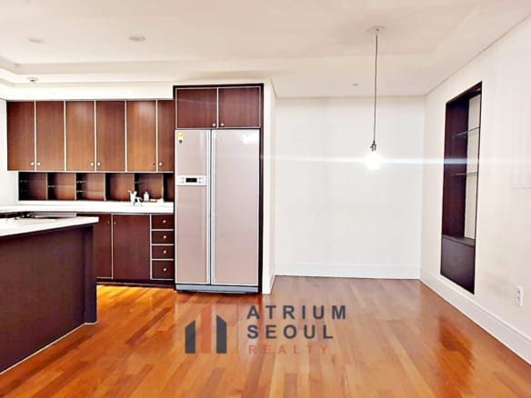 Dining area in Luxury apartment for rent in French village seoul