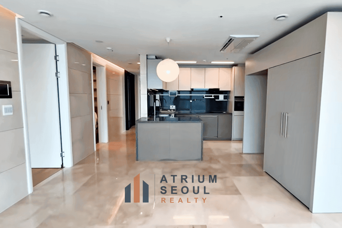 Dining area in TRIMAGE 3BR Apartment for Rent in Seongsu Seoul - Atrium Seoul Realty