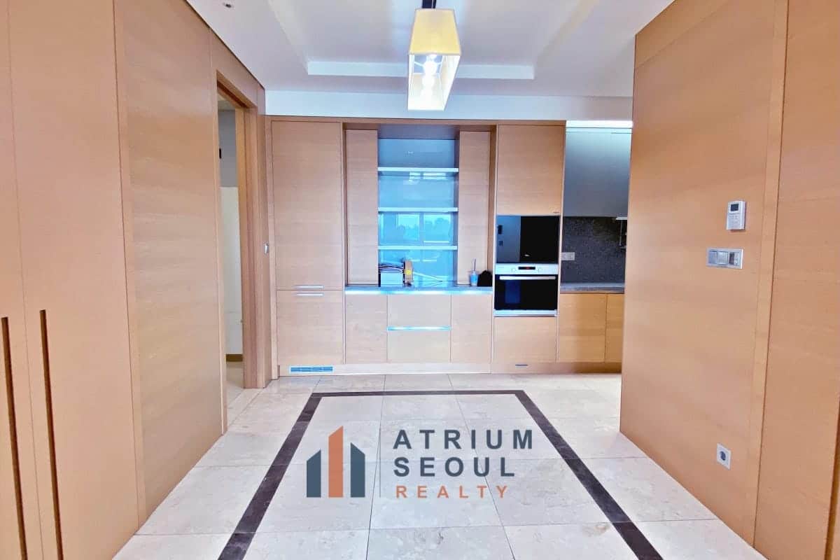 Dining area_SK Leaders View Namsan Apartment For Rent- Myeongdong