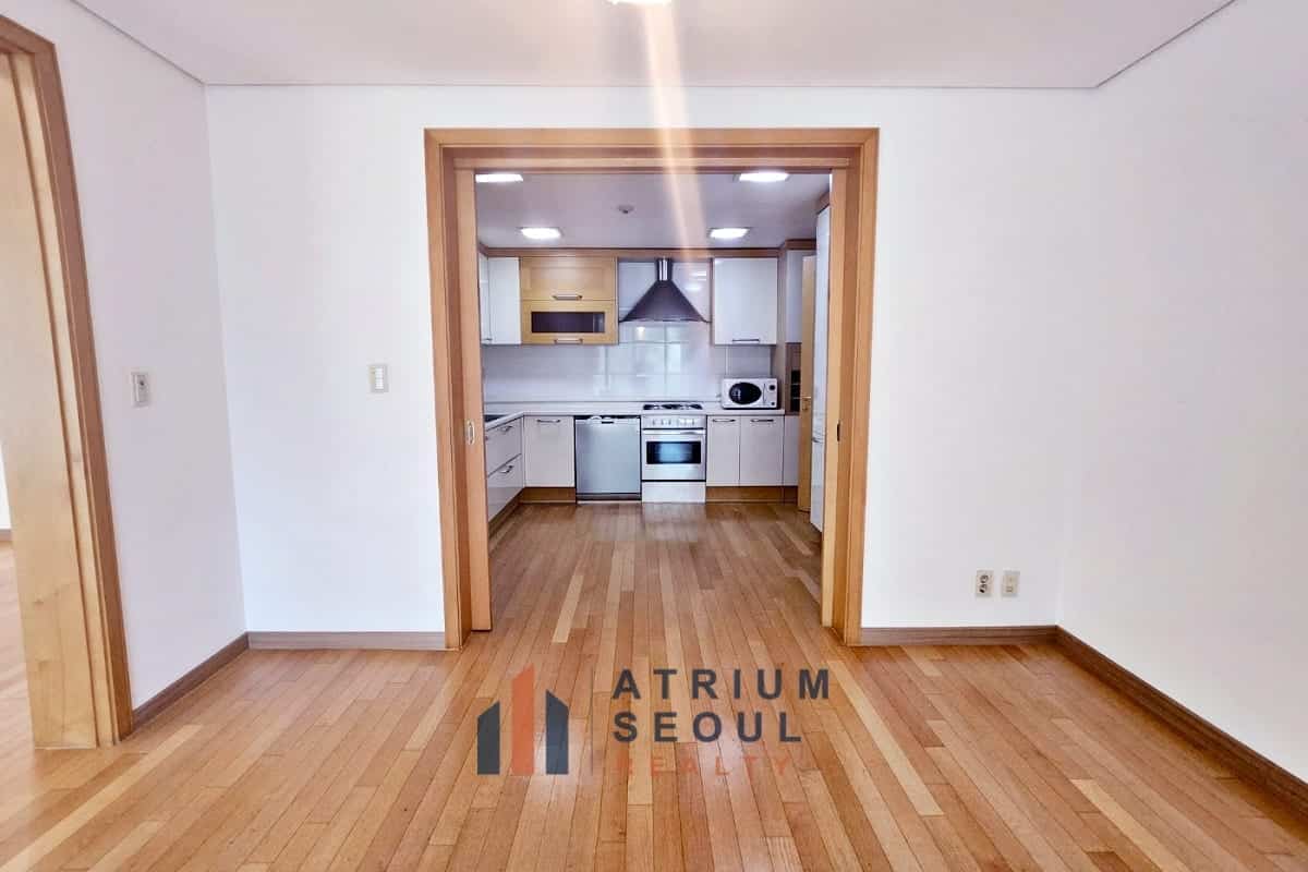Dining room Luxury 4BR Villa For Rent near Hannam the hill in Seoul