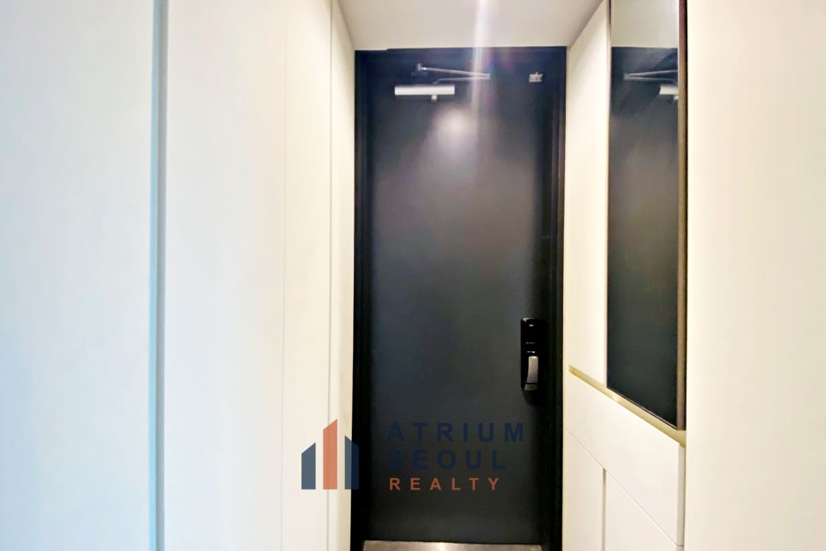 Entrance Itaewon Villa for Rent in Seoul - Atrium Seoul Realty