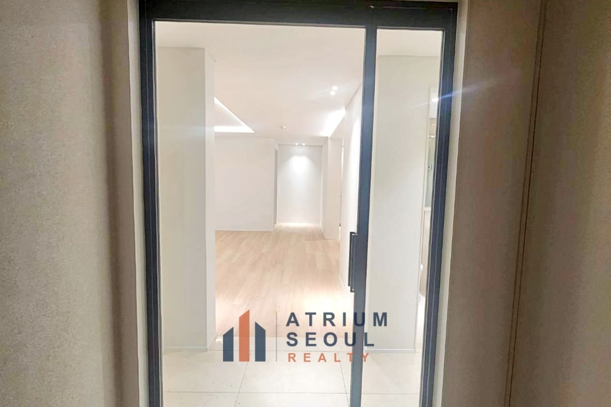 Entrance Newly Renovated 4-Bedroom Home with Private Terrace For Rent in Banpo - Atrium Seoul Realty