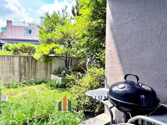 Garden - Apartment with Private garden in French Village - For Rent