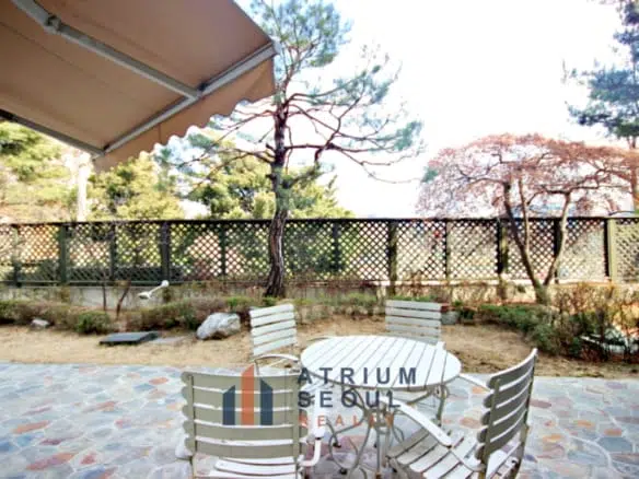 Garden Classic European-Style 3BR Villa with Private Garden for Rent in Hannam-dong