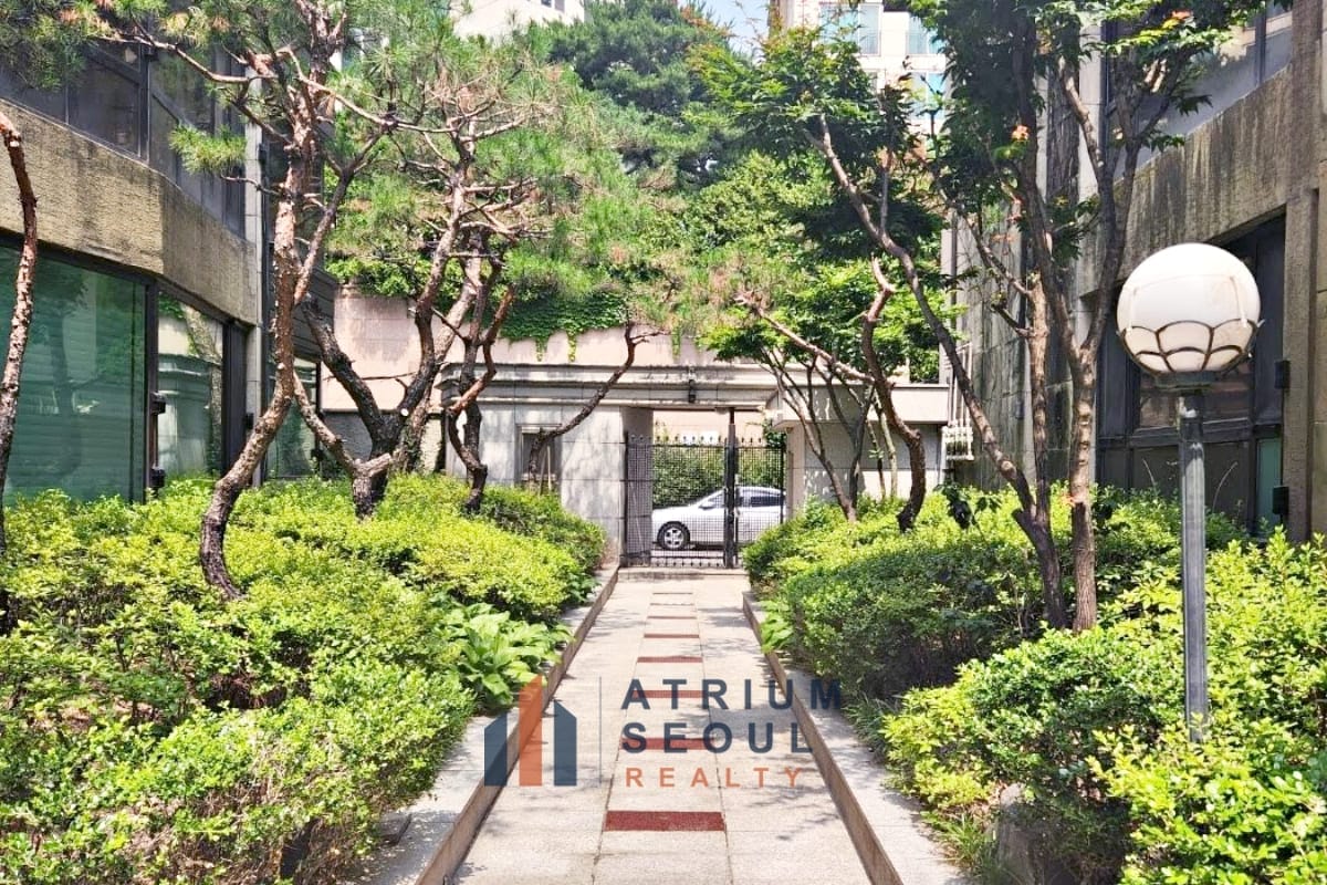Greenaary place in 4BR Villa for Rent in Seorae Village Near LFS & DCS - Atrium Seoul Realty