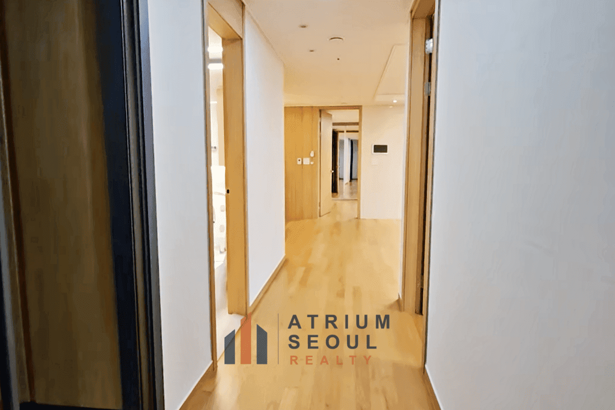 Hallway - 3 Bedroom Apartment for Rent in Helio City, Jamsil, Songpa - Atrium Seoul Realty