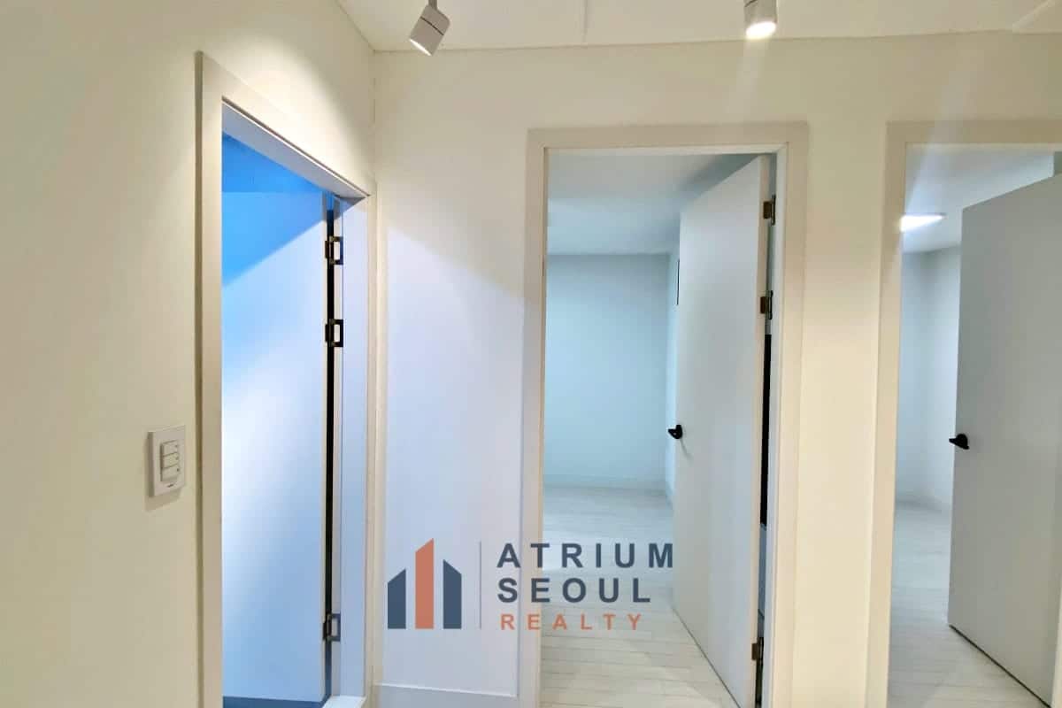 Hallway - Apartment for rent in French village