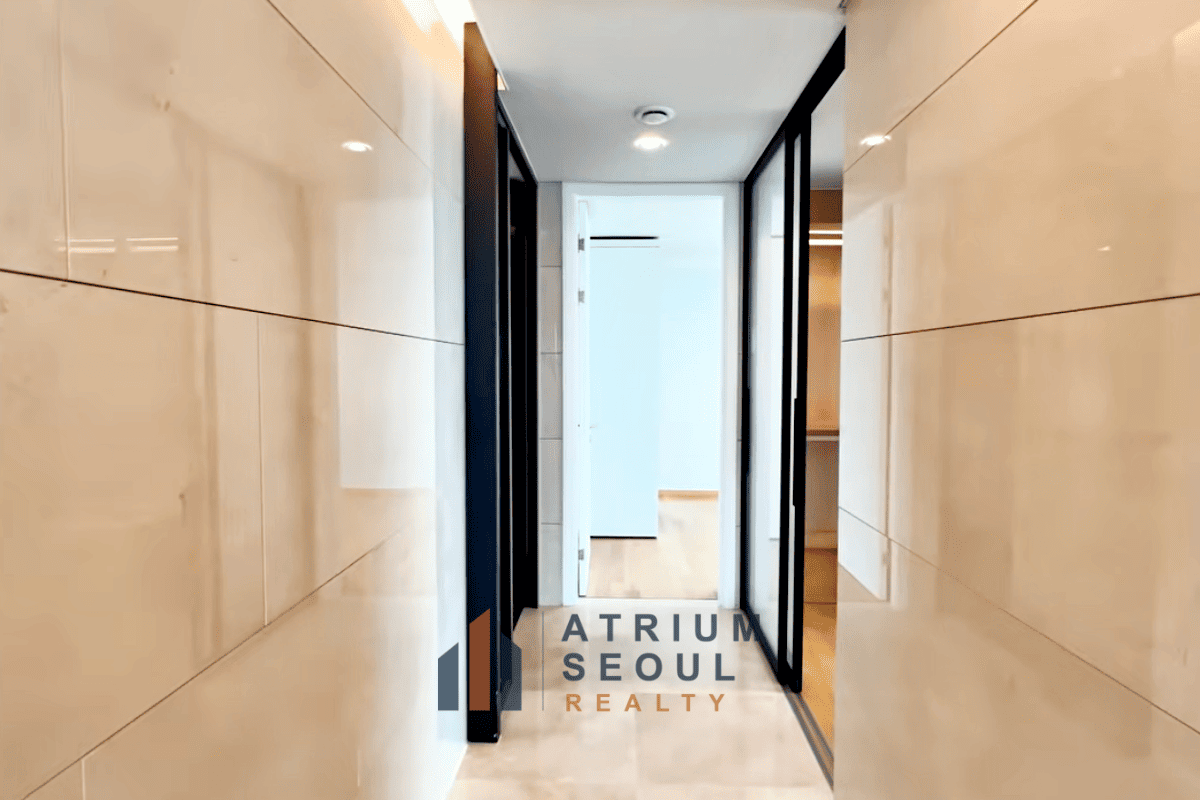 Hallway in TRIMAGE 3BR Apartment for Rent in Seongsu Seoul - Atrium Seoul Realty