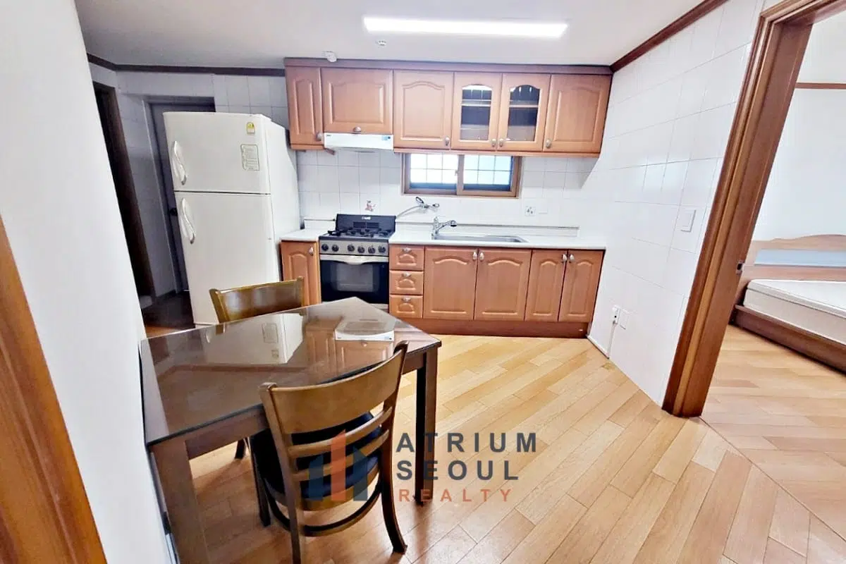 Kitchen Fully Furnished Apartment for Monthly Rent in Itaewon, Seoul