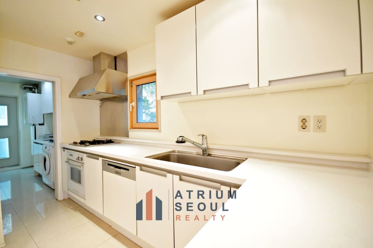 Kitchen Itaewon 3-Bedroom Residence For Rent - Apartment Rent in Seoul - Atrium Seoul Realty