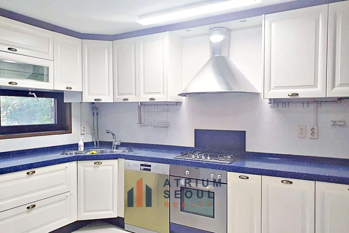 Kitchen Luxury 5-Bedroom House for Rent in French Village Seoul
