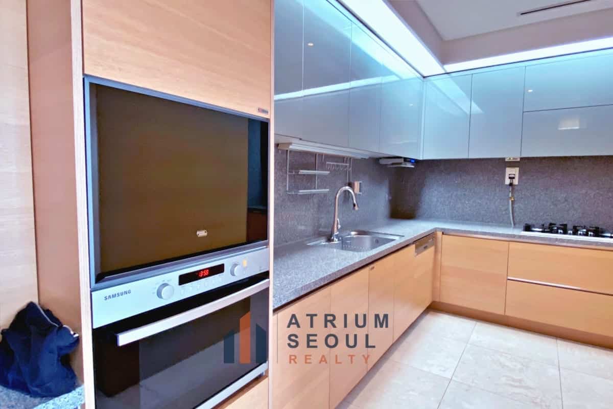 Kitchen appliances_SK Leaders View Namsan Apartment For Rent- Myeongdong