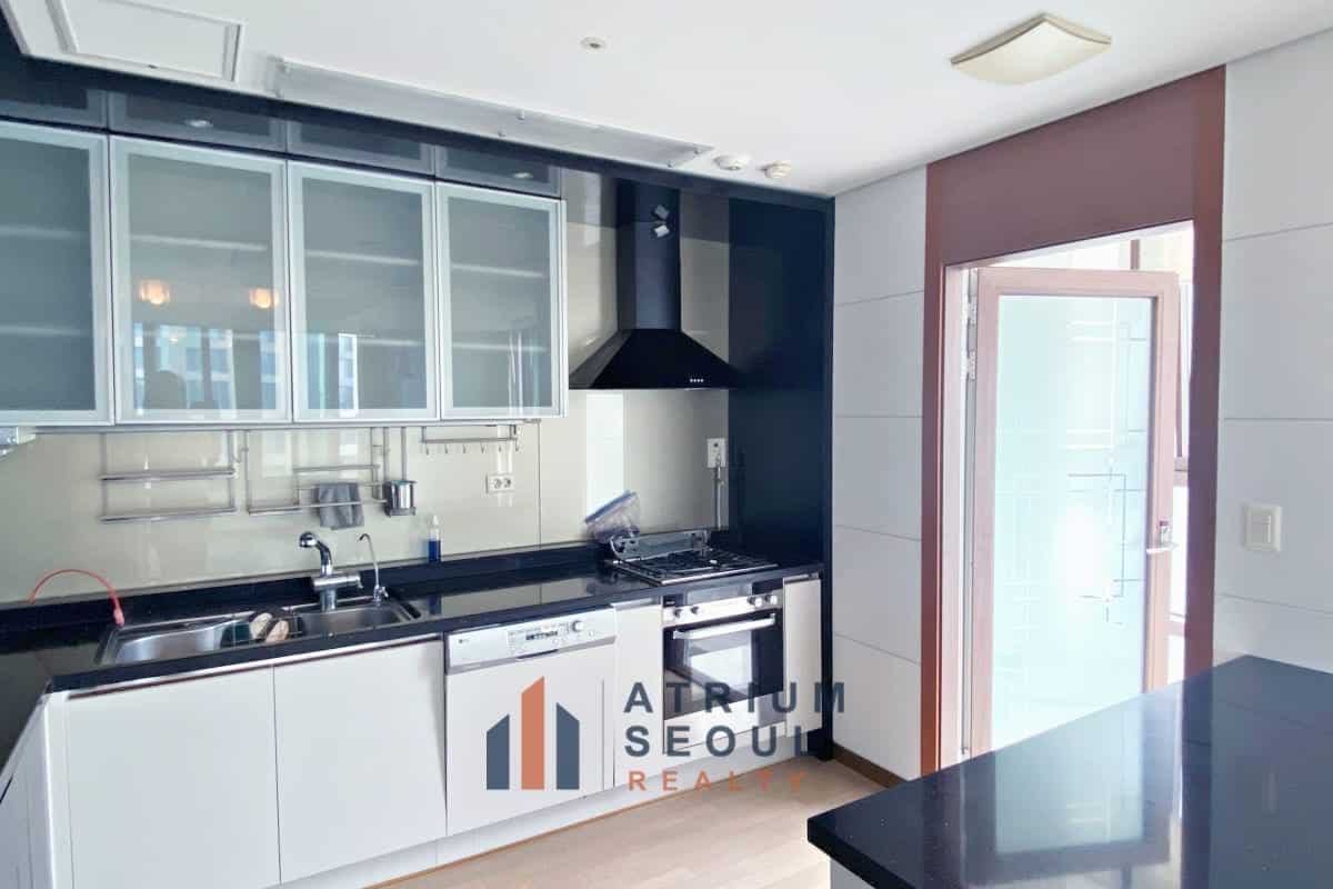 Kitchen appliances_Yongsan City Park Apartment For Rent