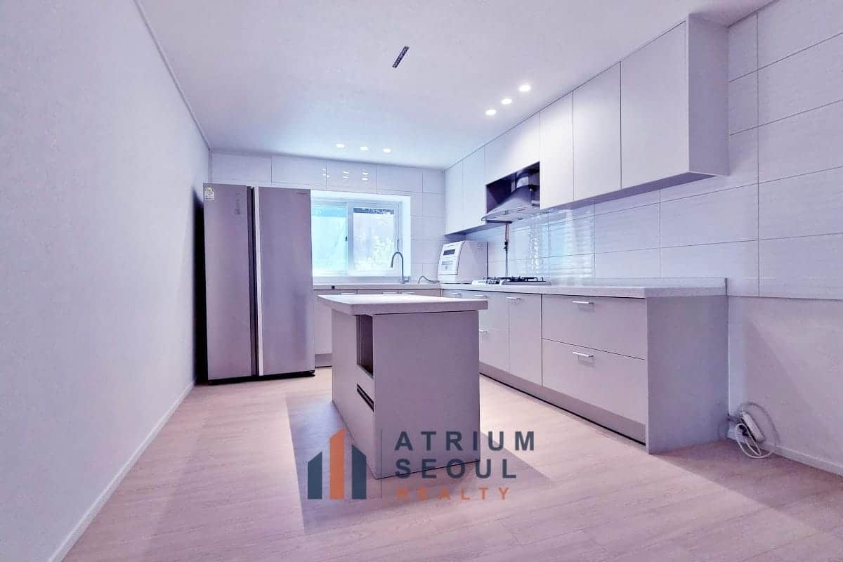 Kitchen in 4BR Villa For Rent in Seorae Village, Banpo