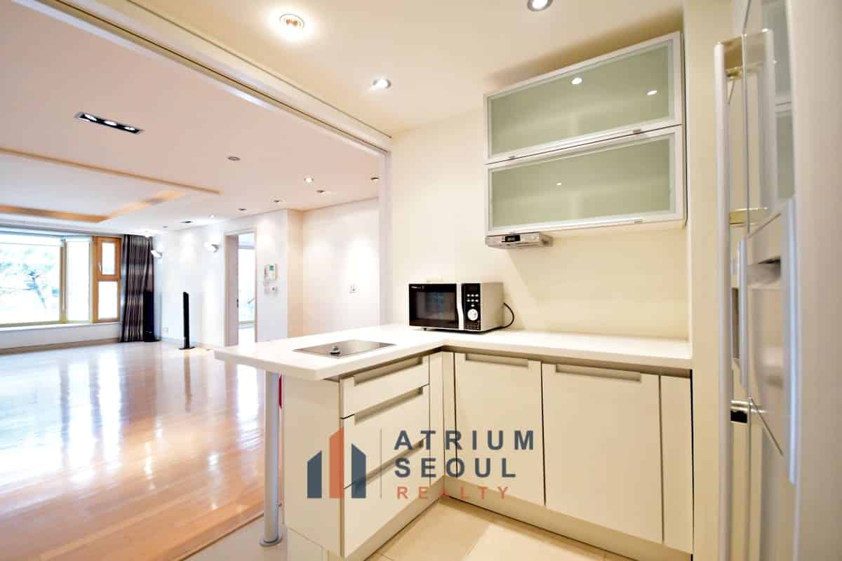 Kitchen in Itaewon 3-Bedroom Residence For Rent - Apartment Rent in Seoul - Atrium Seoul Realty