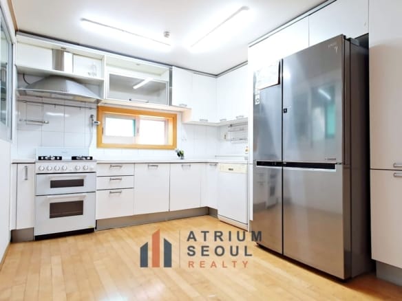 Kitchen in Villa for Rent in French Village