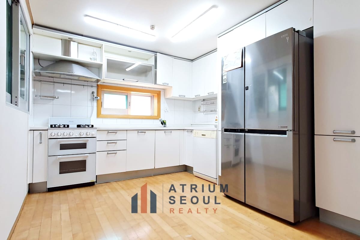 Kitchen in Villa for Rent in French Village
