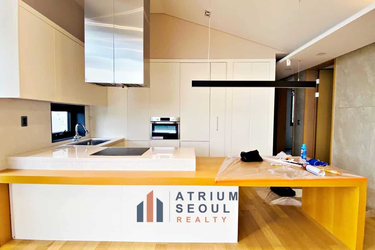 Kitchen with cooking area Itaewon Villa for Rent in Seoul - Atrium Seoul Realty