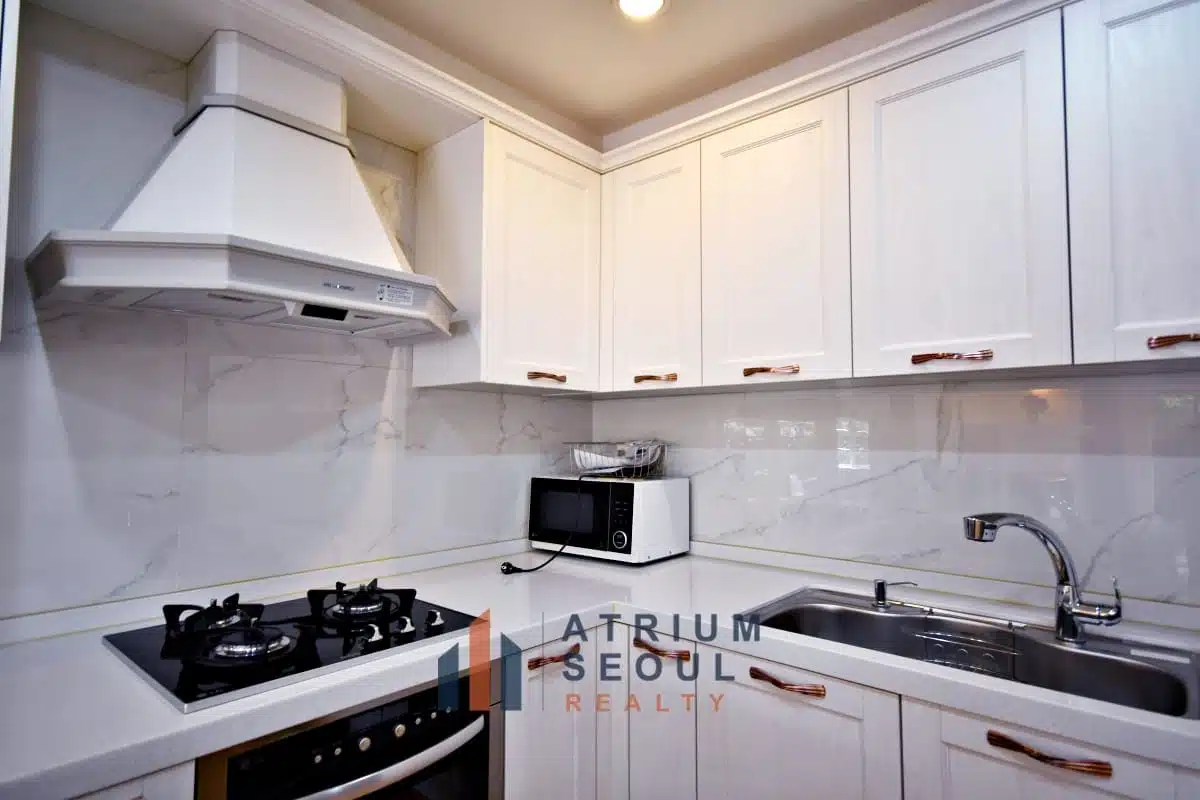 Kitchen with cooking area Spacious 3BR Villa for Rent in Hannam-dong Yongsan in Seoul with Private Terrace