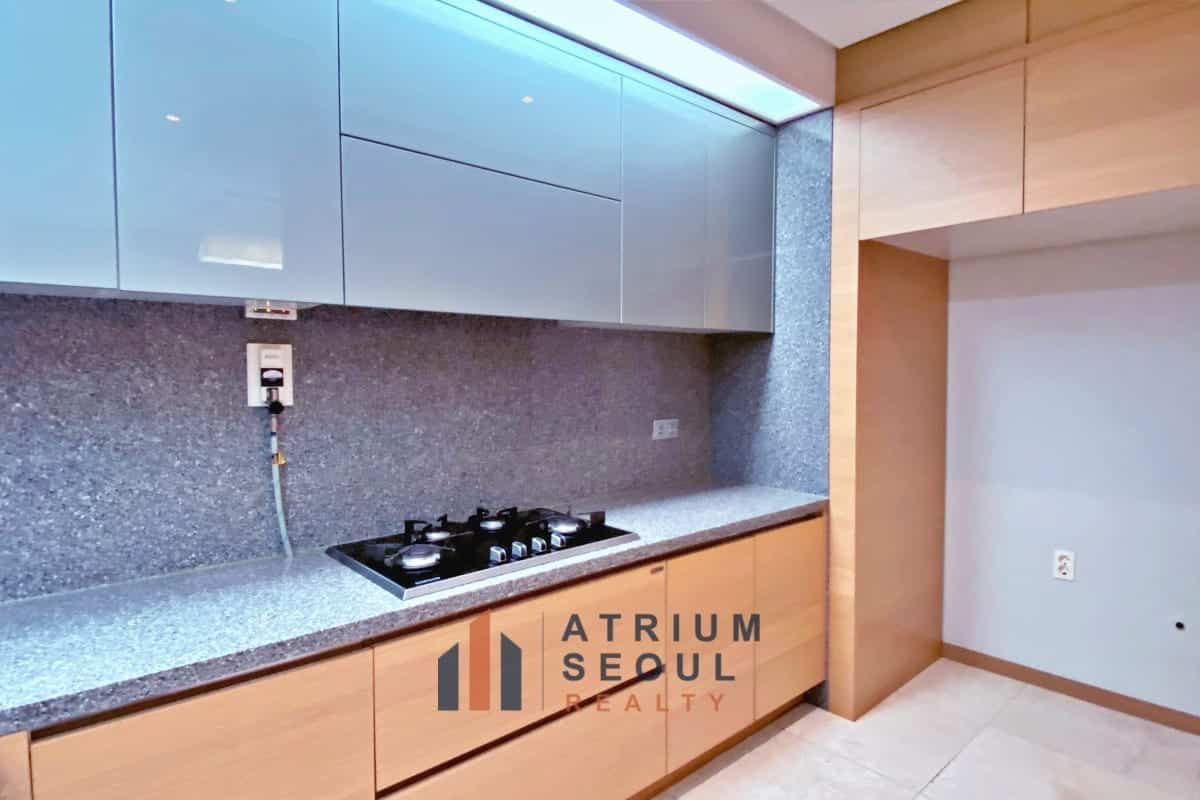 Kitchen_SK Leaders View Namsan Apartment For Rent- Myeongdong