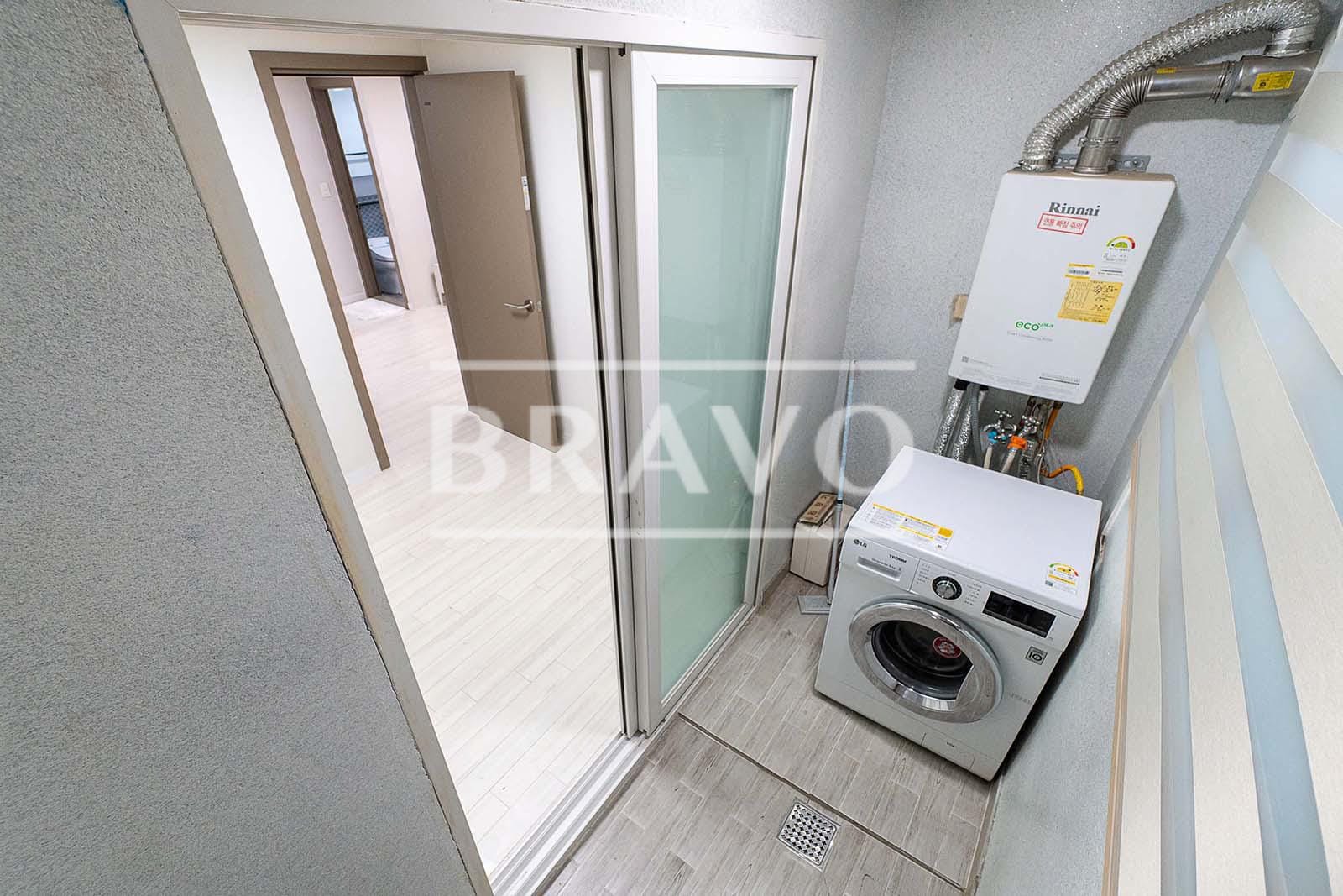Laundry room in Short-Term Rent - Fully Furnished 2BR Apartment in Gangnam