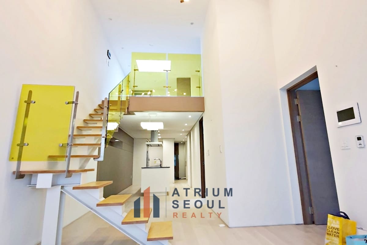 Living space with duplex stairs Modern 3BR Duplex Villa For Rent in French Village - Banpo - Atrium Seoul Realty