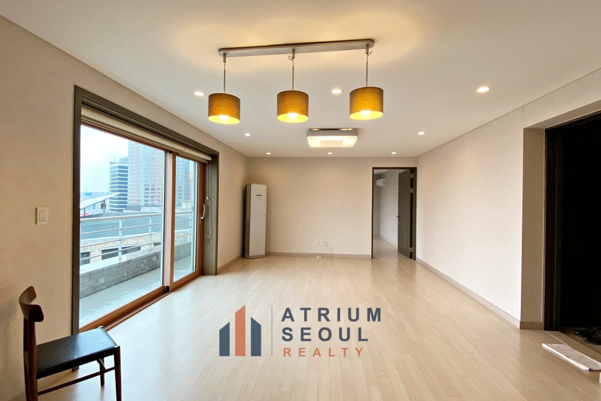 Living - Modern 3BR Villa for Rent in Huam-dong, Yongsan, Seoul